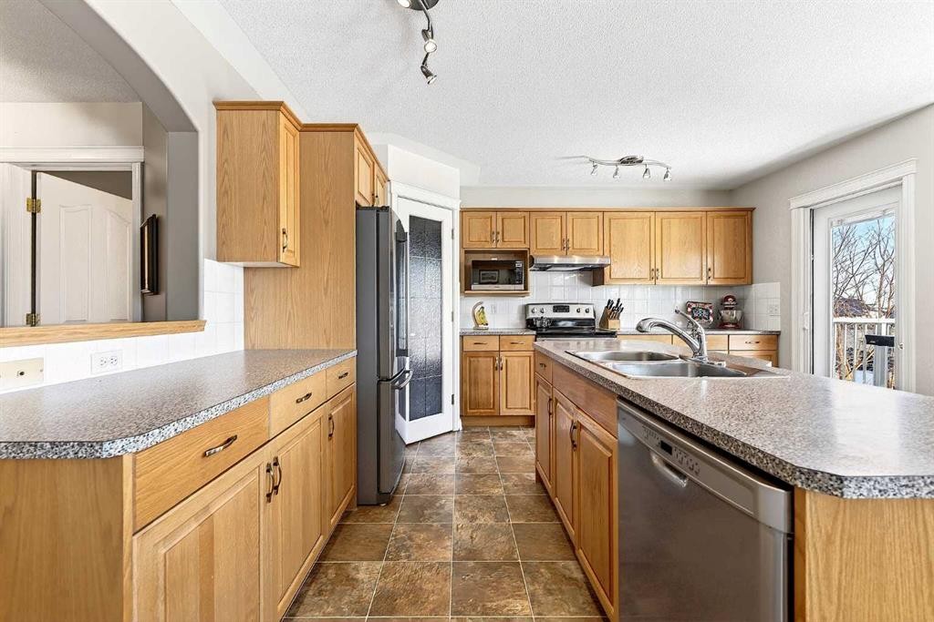 219 Hidden Ranch Circle Nw, Calgary, AB - Indoor Photo Showing Kitchen With Double Sink
