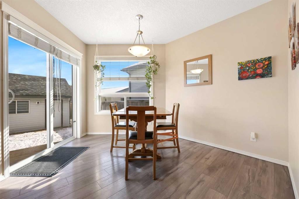 40 Eversyde Circle Sw, Calgary, AB - Indoor Photo Showing Dining Room