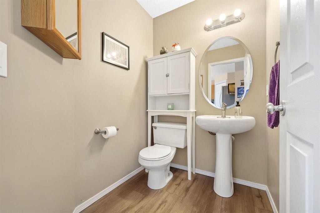 40 Eversyde Circle Sw, Calgary, AB - Indoor Photo Showing Bathroom