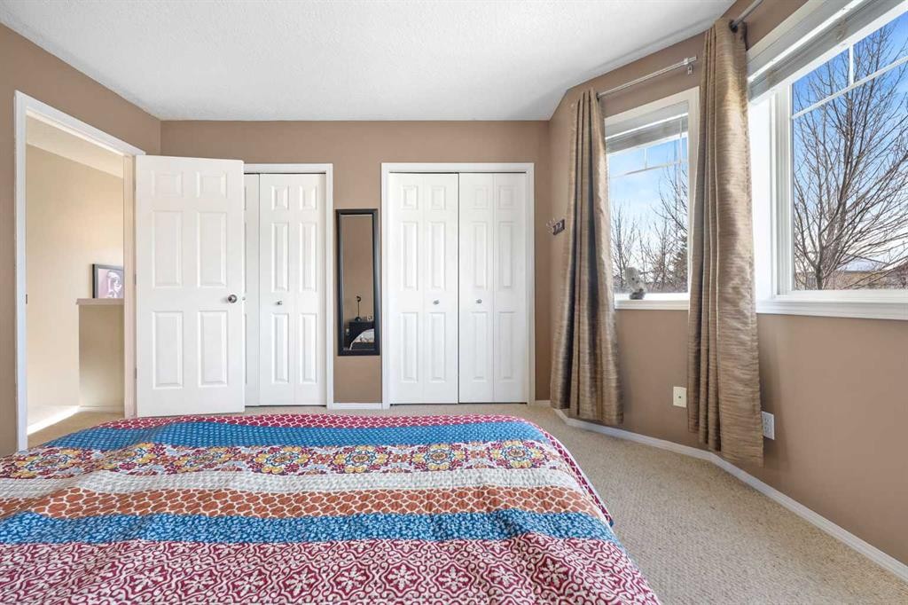 40 Eversyde Circle Sw, Calgary, AB - Indoor Photo Showing Bedroom