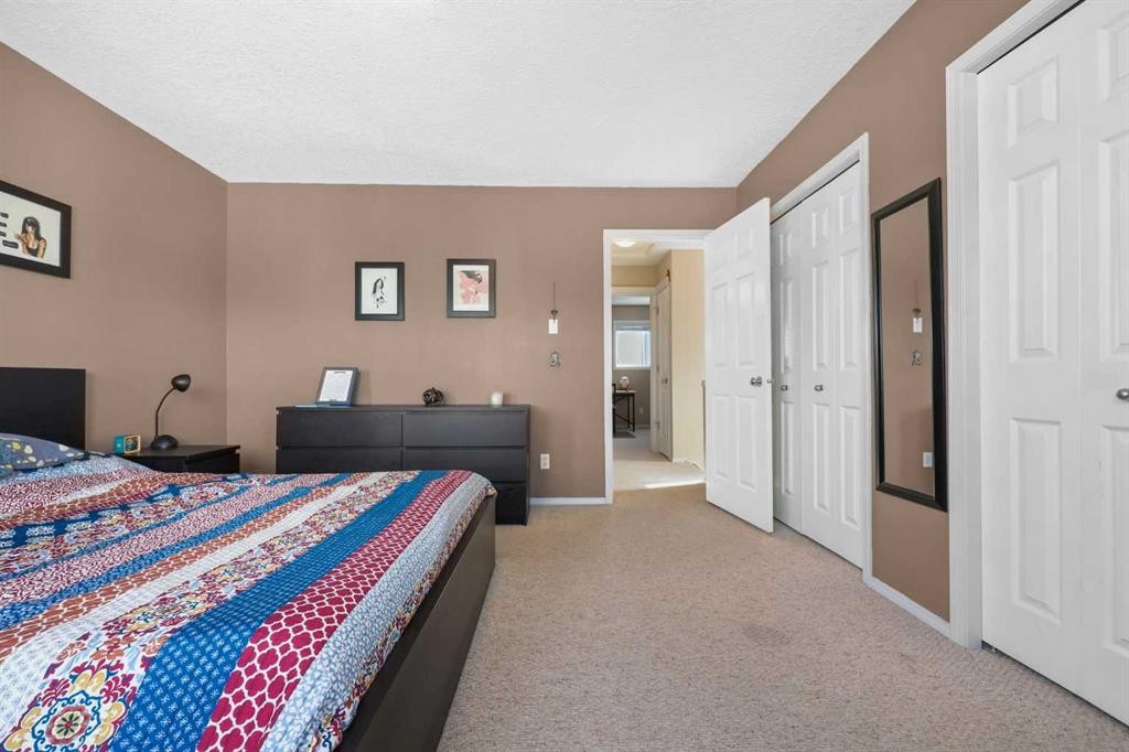 40 Eversyde Circle Sw, Calgary, AB - Indoor Photo Showing Bedroom