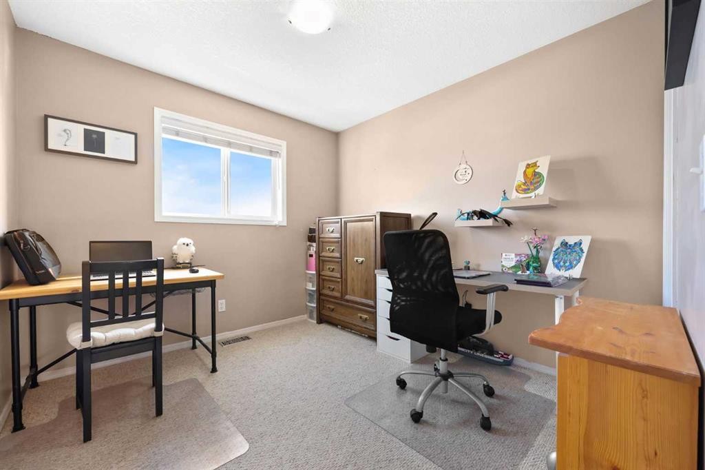 40 Eversyde Circle Sw, Calgary, AB - Indoor Photo Showing Office
