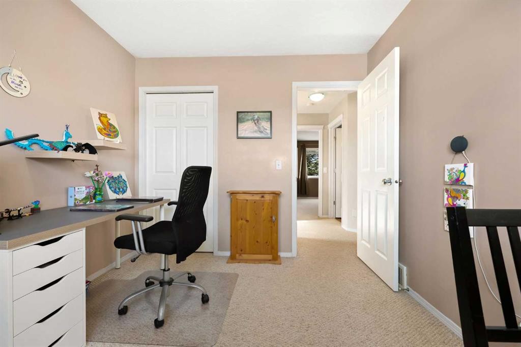 40 Eversyde Circle Sw, Calgary, AB - Indoor Photo Showing Office