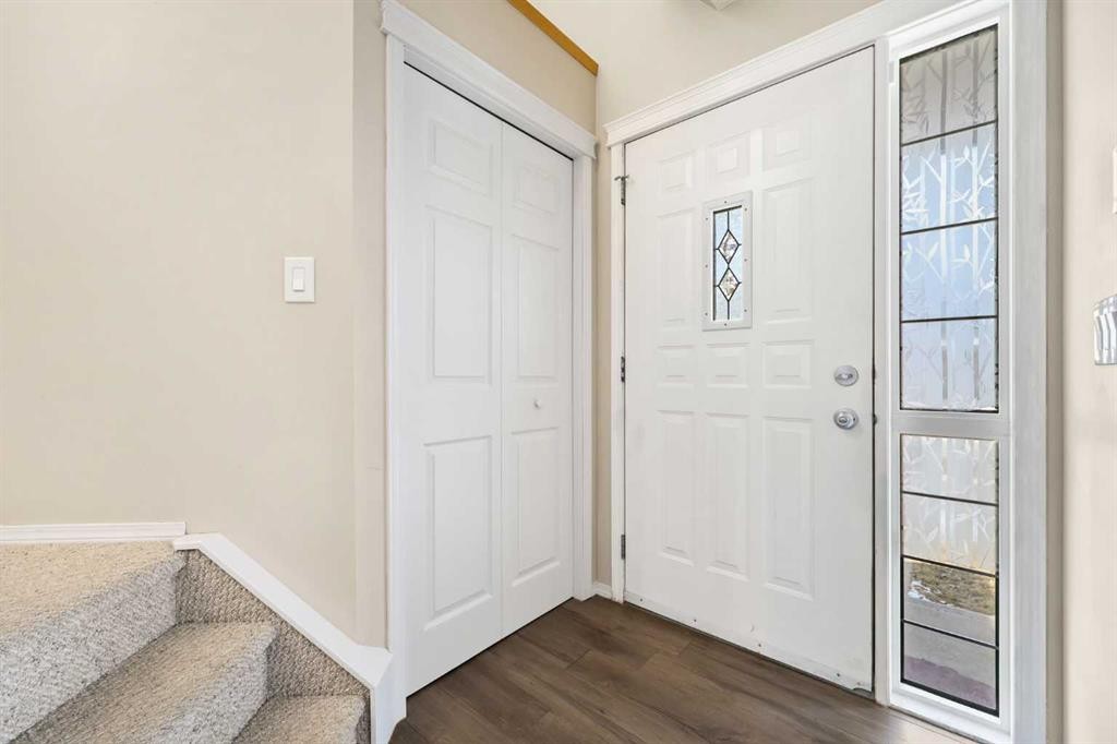 40 Eversyde Circle Sw, Calgary, AB - Indoor Photo Showing Other Room