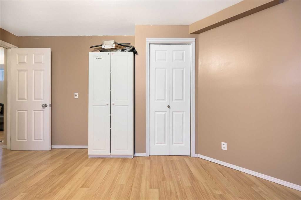 40 Eversyde Circle Sw, Calgary, AB - Indoor Photo Showing Other Room