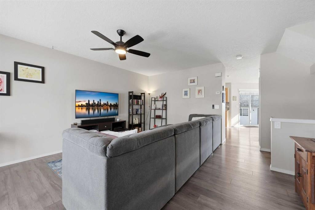 40 Eversyde Circle Sw, Calgary, AB - Indoor