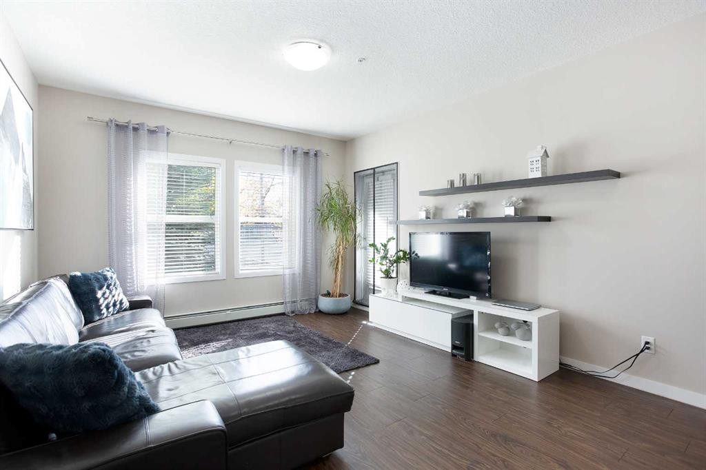 112-200 Cranfield Common Se, Calgary, AB - Indoor Photo Showing Living Room