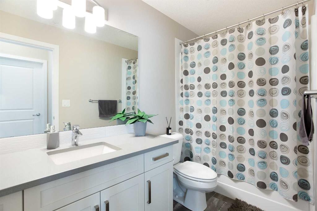 112-200 Cranfield Common Se, Calgary, AB - Indoor Photo Showing Bathroom