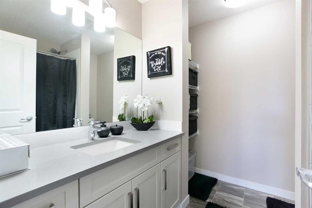 112-200 Cranfield Common Se, Calgary, AB - Indoor Photo Showing Bathroom