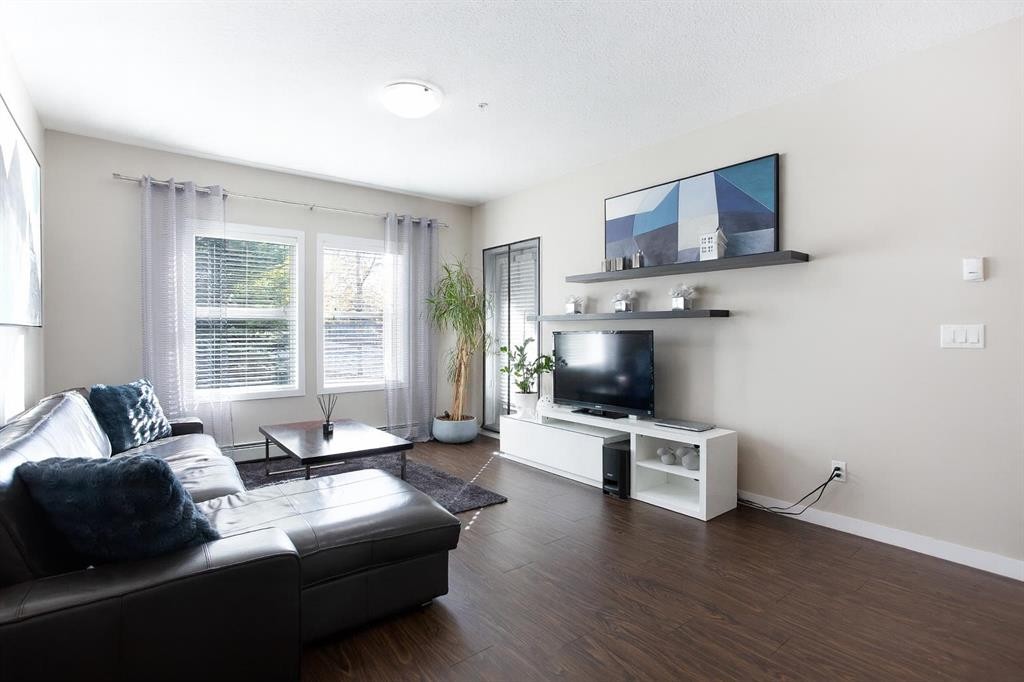 112-200 Cranfield Common Se, Calgary, AB - Indoor Photo Showing Living Room