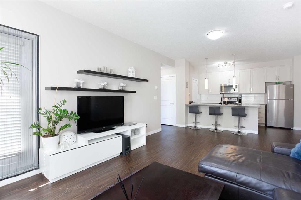 112-200 Cranfield Common Se, Calgary, AB - Indoor