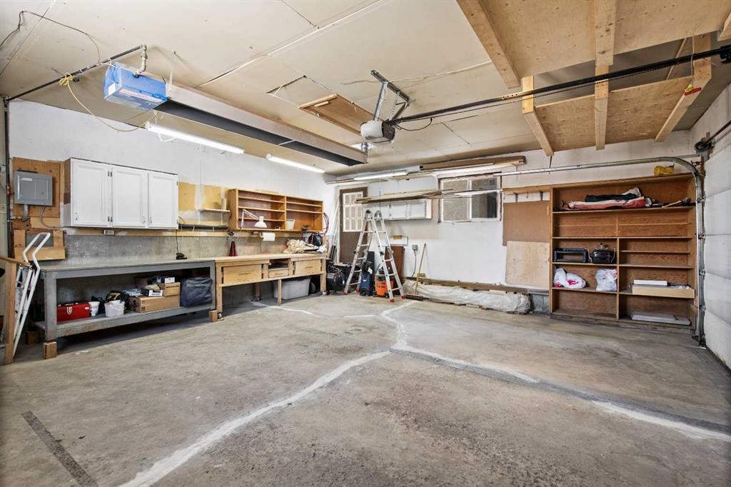 7715 67 Avenue Nw, Calgary, AB - Indoor Photo Showing Garage