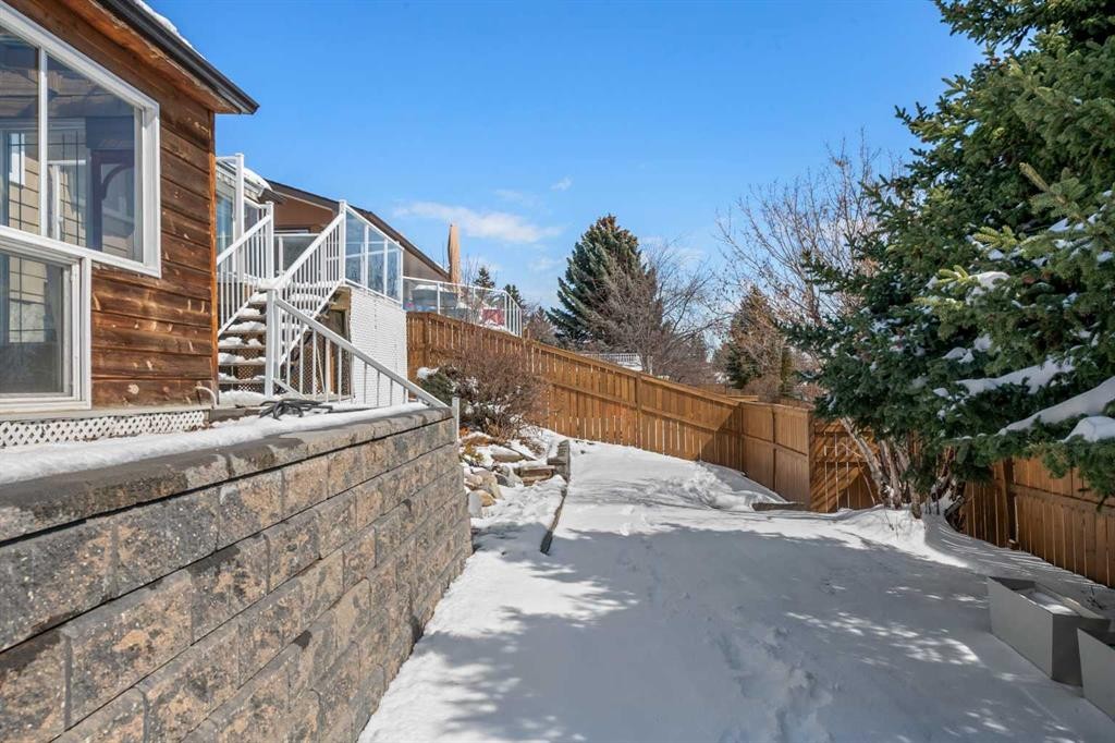 7715 67 Avenue Nw, Calgary, AB - Outdoor