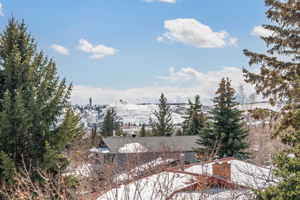 7715 67 Avenue Nw, Calgary, AB - Outdoor With View