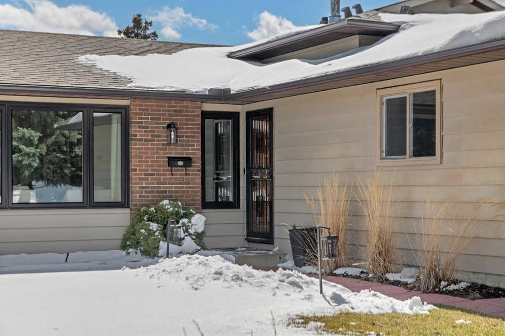 7715 67 Avenue Nw, Calgary, AB - Outdoor With Exterior