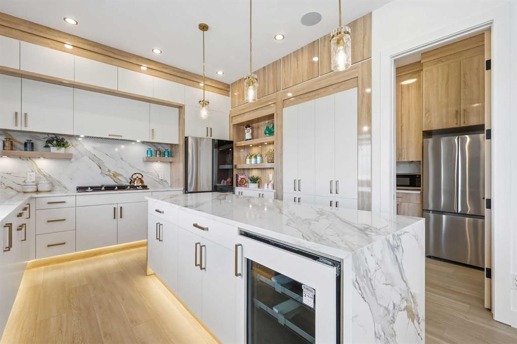 230 Royal Birch View Nw, Calgary, AB - Indoor Photo Showing Kitchen With Stainless Steel Kitchen With Upgraded Kitchen