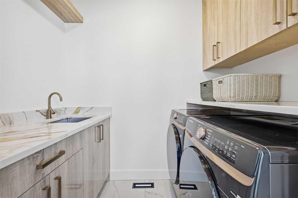 230 Royal Birch View Nw, Calgary, AB - Indoor Photo Showing Laundry Room