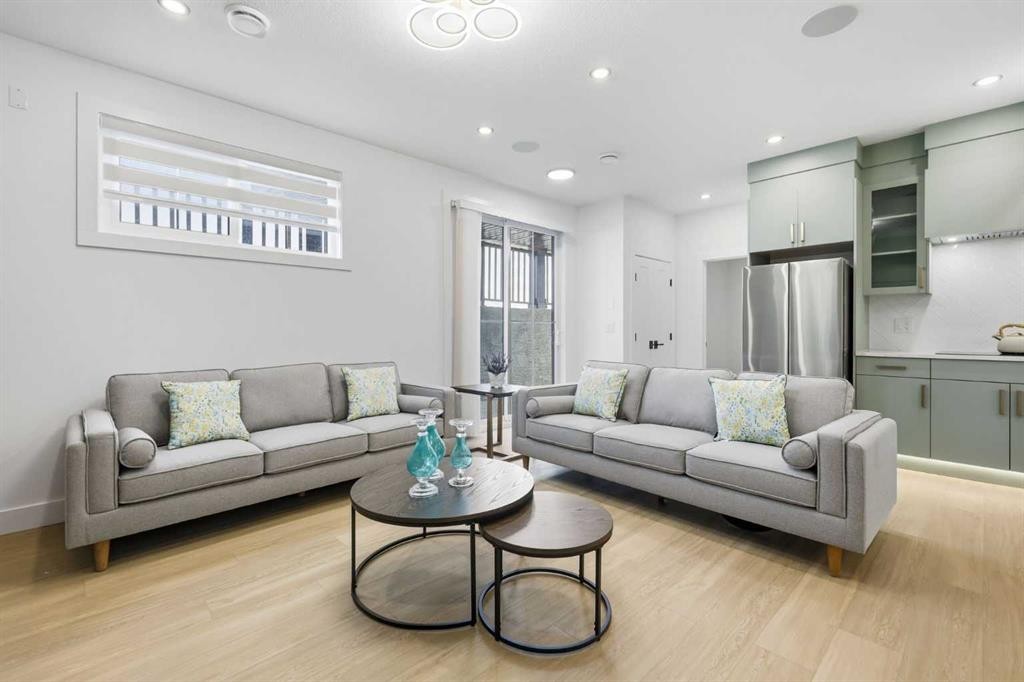 230 Royal Birch View Nw, Calgary, AB - Indoor Photo Showing Living Room