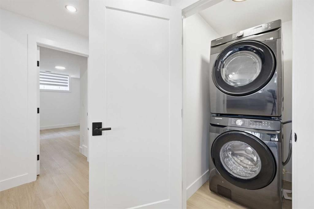 230 Royal Birch View Nw, Calgary, AB - Indoor Photo Showing Laundry Room