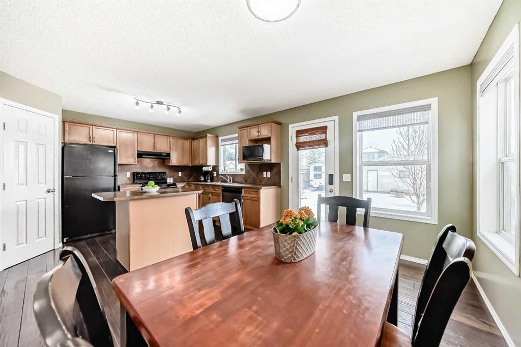 71 Covepark Rise Ne, Calgary, AB - Indoor Photo Showing Dining Room