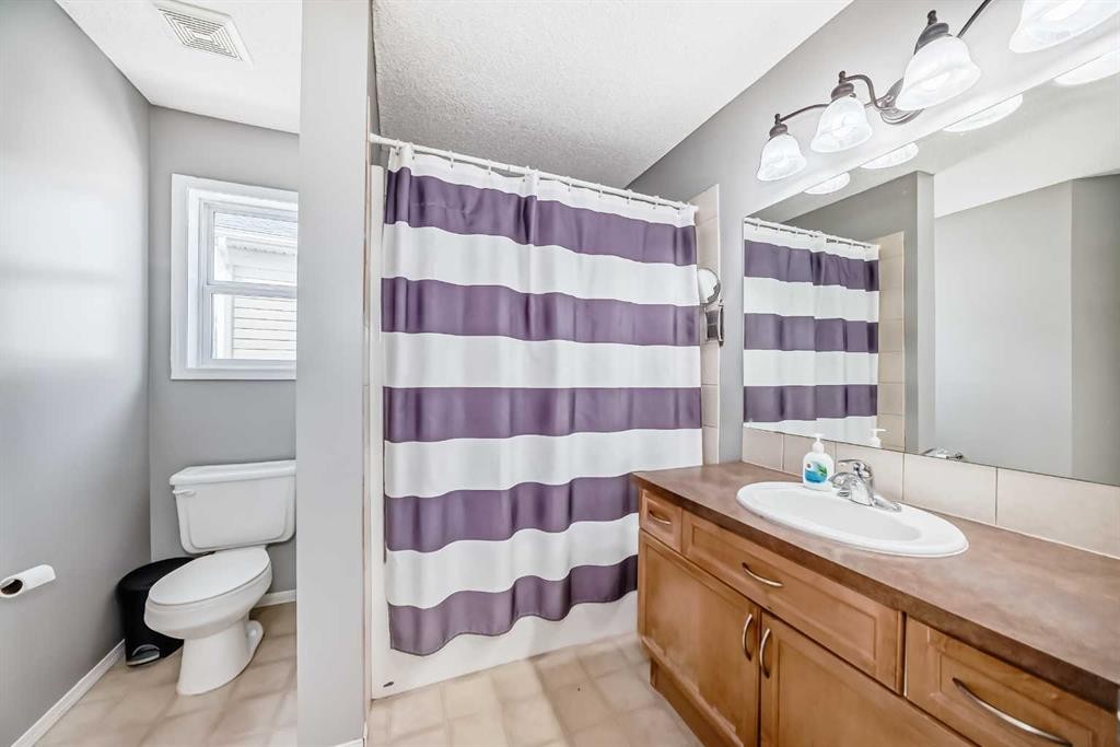 71 Covepark Rise Ne, Calgary, AB - Indoor Photo Showing Bathroom