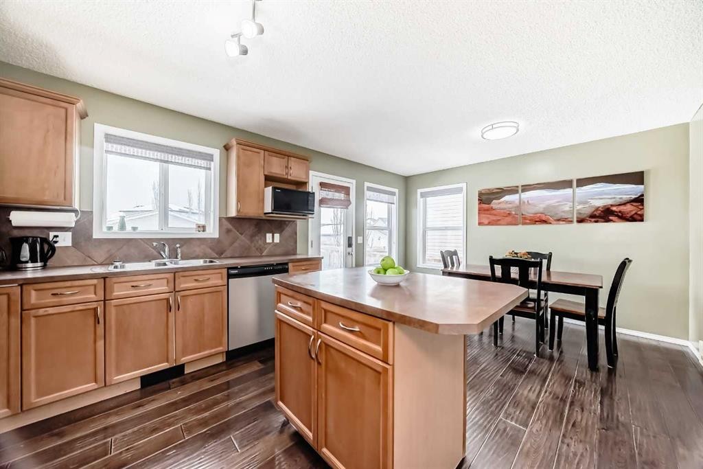 71 Covepark Rise Ne, Calgary, AB - Indoor Photo Showing Kitchen With Double Sink