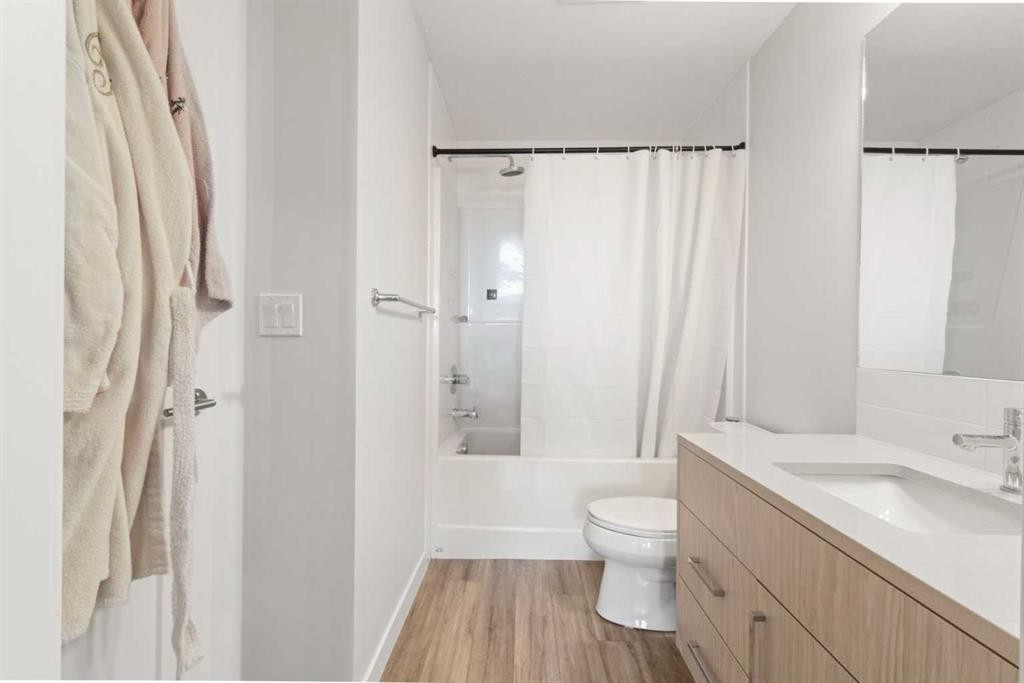 208-138 Sage Valley Common Nw, Calgary, AB - Indoor Photo Showing Bathroom
