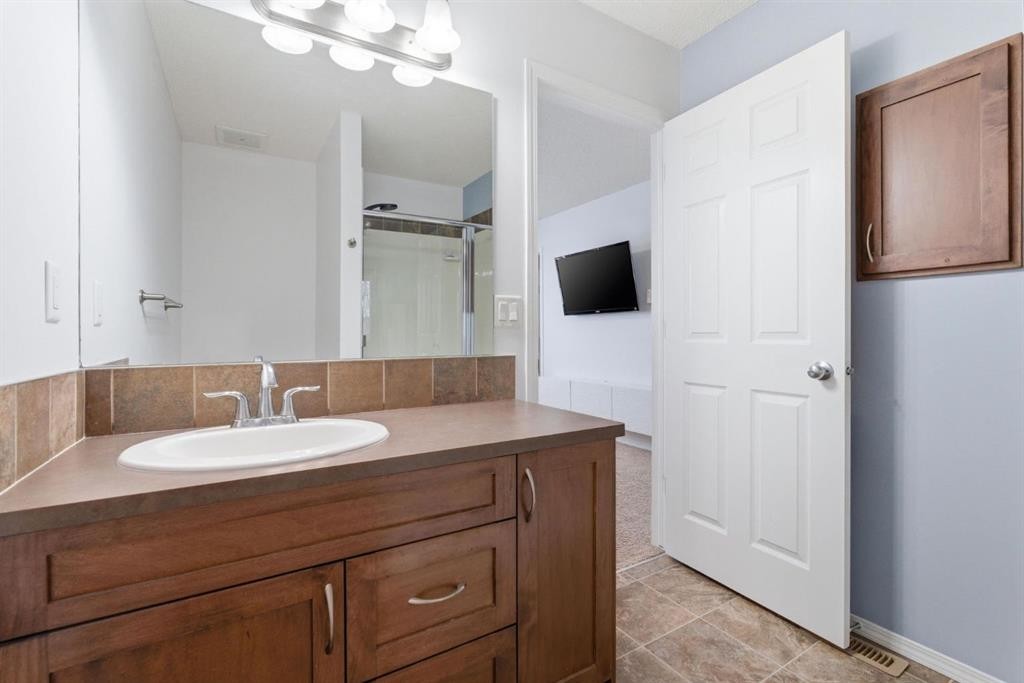 512 Panatella Square Nw, Calgary, AB - Indoor Photo Showing Bathroom