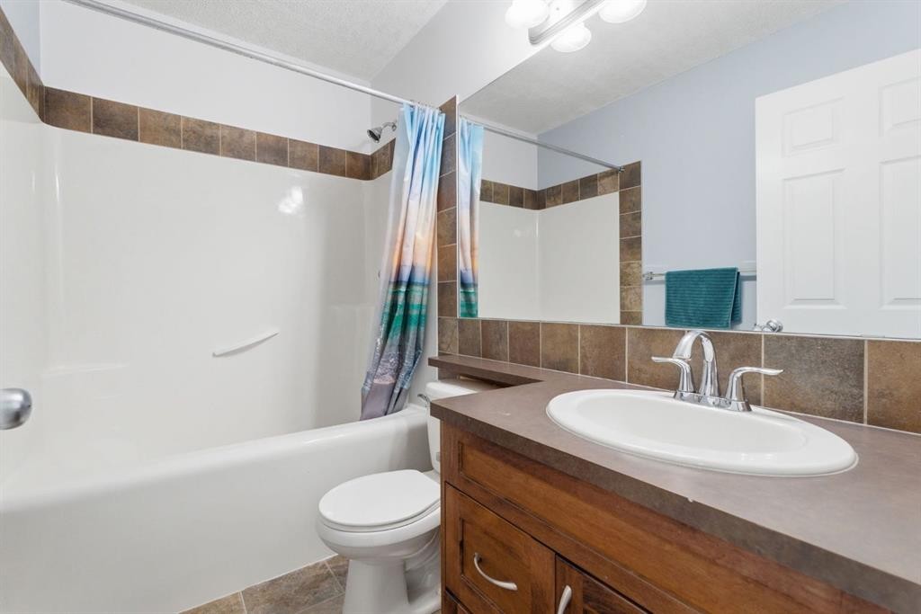 512 Panatella Square Nw, Calgary, AB - Indoor Photo Showing Bathroom