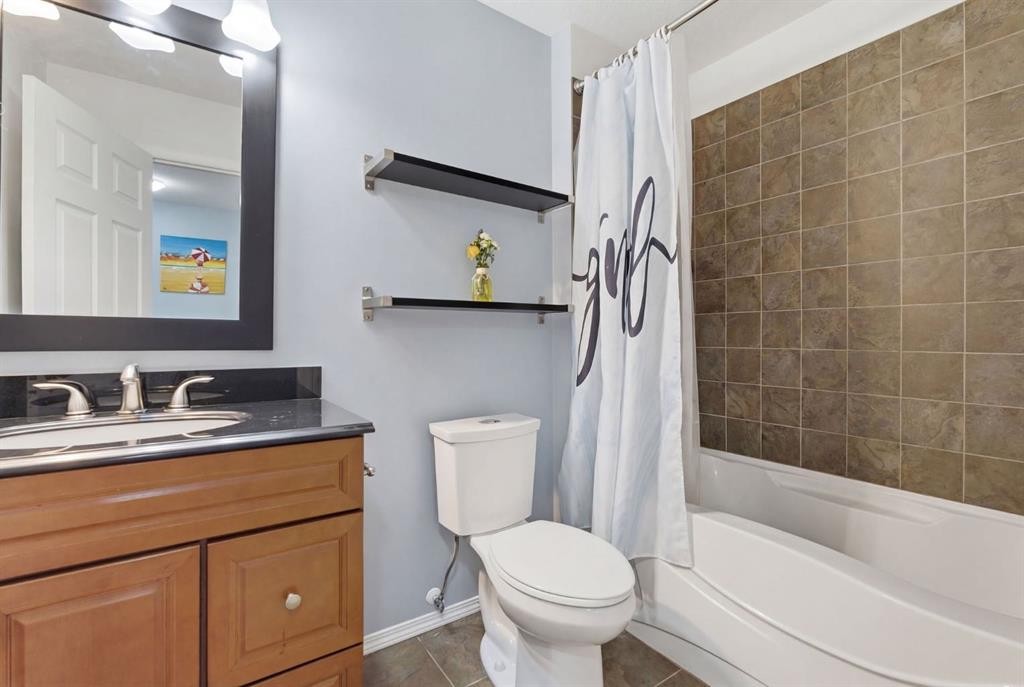 512 Panatella Square Nw, Calgary, AB - Indoor Photo Showing Bathroom