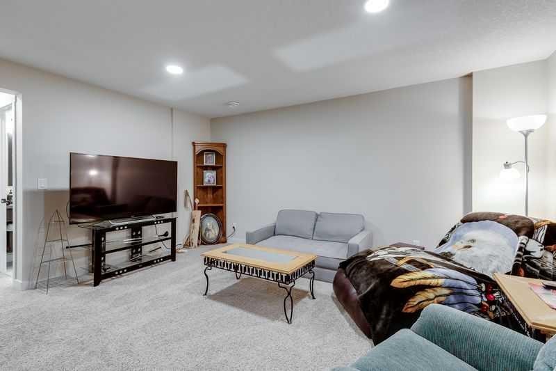 100 Langwell Common Se, Airdrie, AB - Indoor
