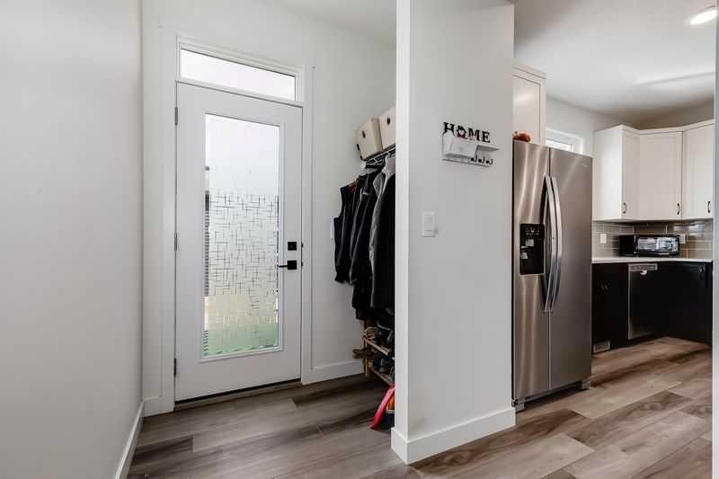 100 Langwell Common Se, Airdrie, AB - Indoor