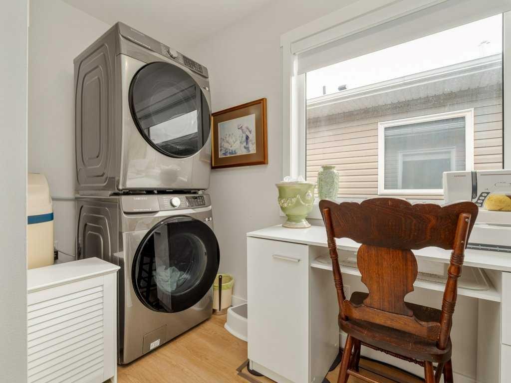 318 Whispering Way, Vulcan, AB - Indoor Photo Showing Laundry Room