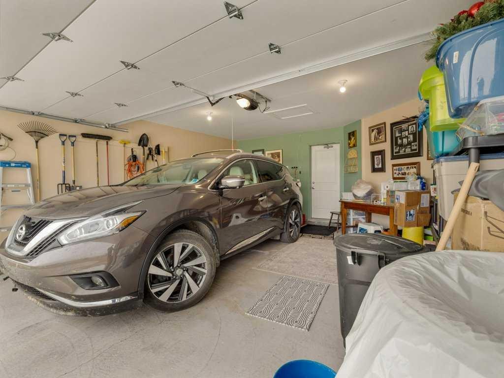 318 Whispering Way, Vulcan, AB - Indoor Photo Showing Garage