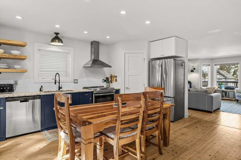 979 Wilson Way, Canmore, AB - Indoor Photo Showing Kitchen With Upgraded Kitchen