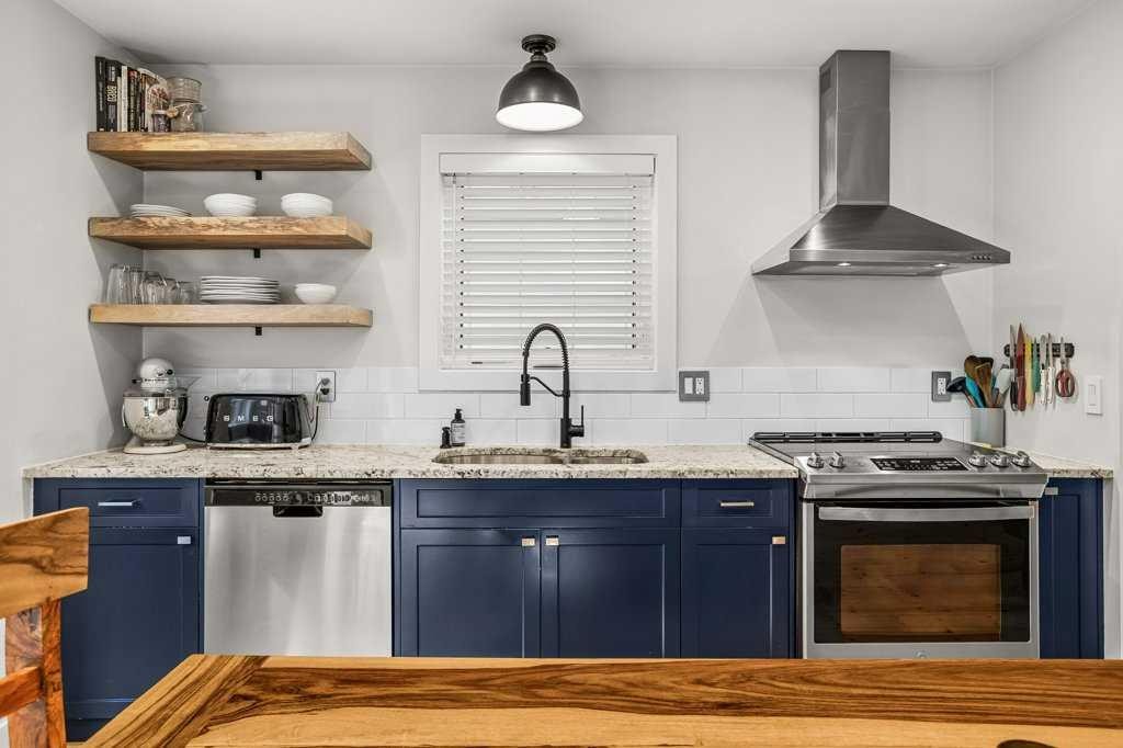 979 Wilson Way, Canmore, AB - Indoor Photo Showing Kitchen With Double Sink