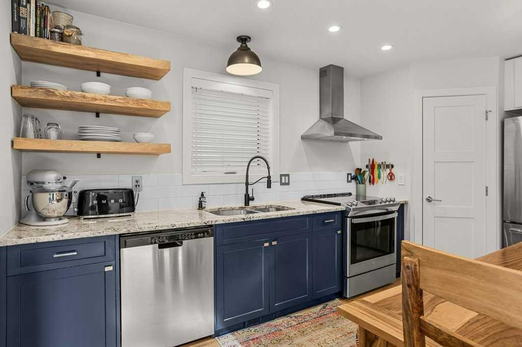 979 Wilson Way, Canmore, AB - Indoor Photo Showing Kitchen With Double Sink