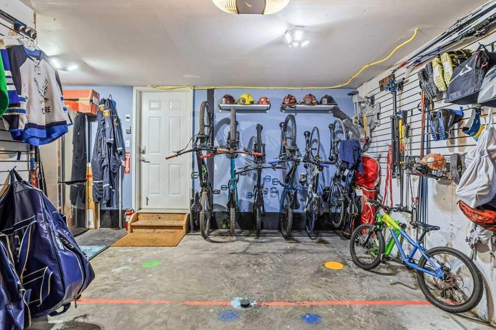 979 Wilson Way, Canmore, AB - Indoor Photo Showing Other Room