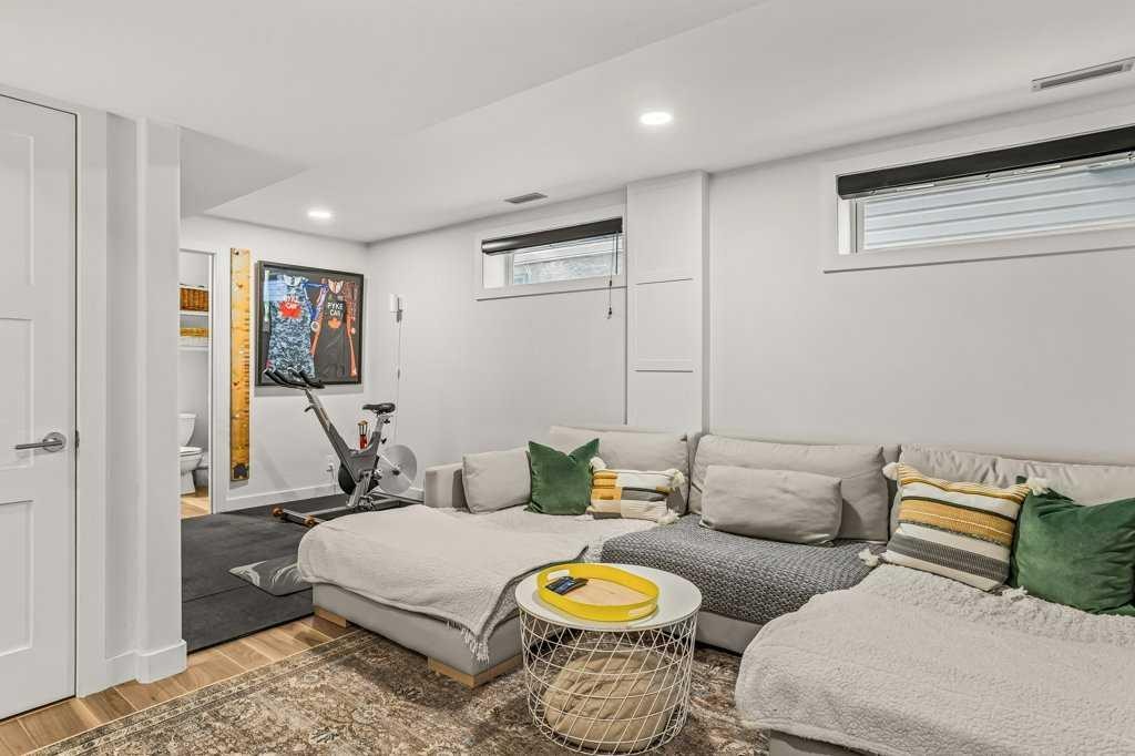 979 Wilson Way, Canmore, AB - Indoor