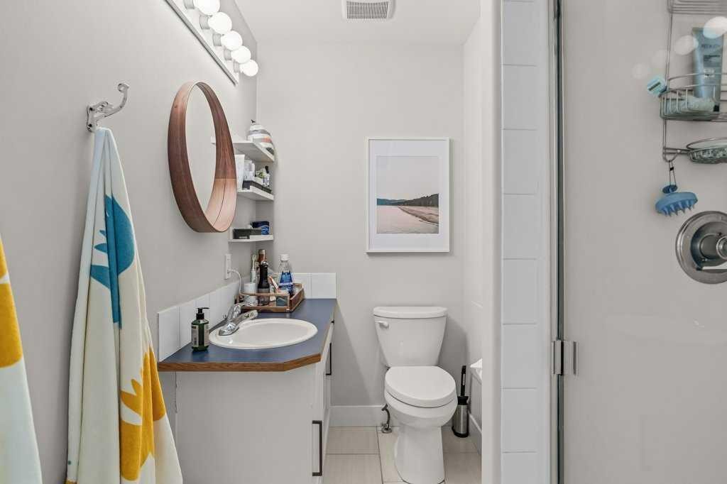 979 Wilson Way, Canmore, AB - Indoor Photo Showing Bathroom