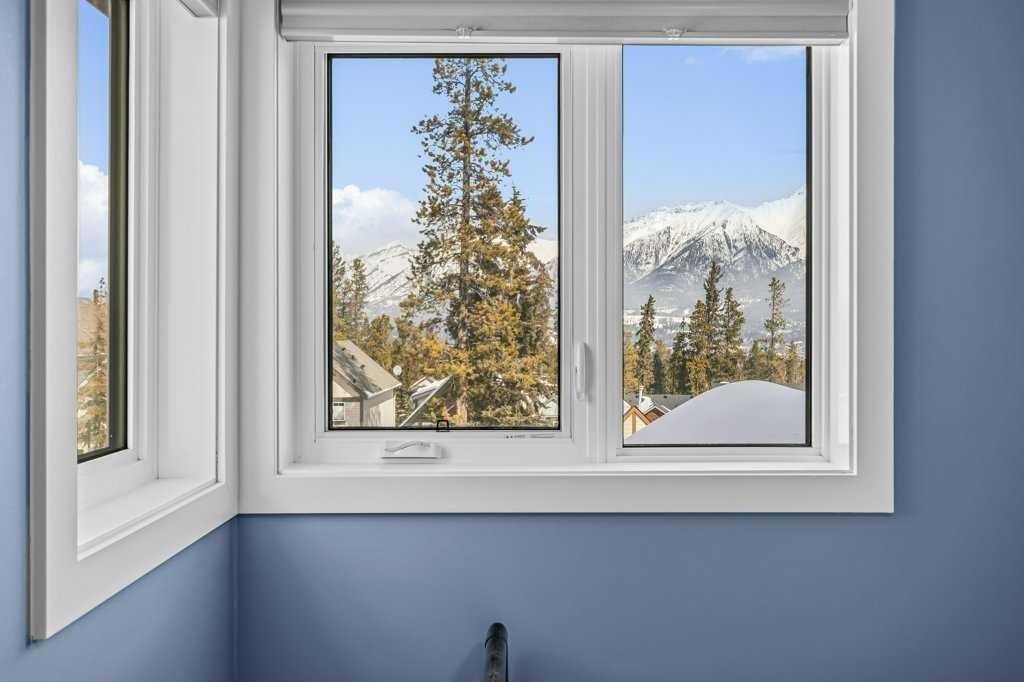 979 Wilson Way, Canmore, AB - Indoor Photo Showing Other Room