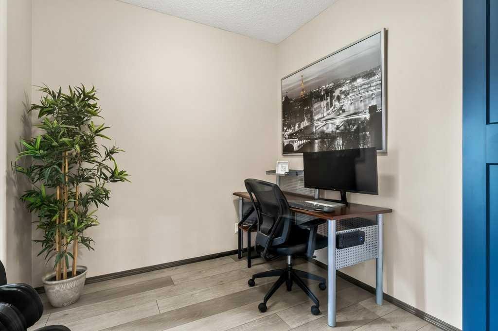201 Pantego Road Nw, Calgary, AB - Indoor Photo Showing Office