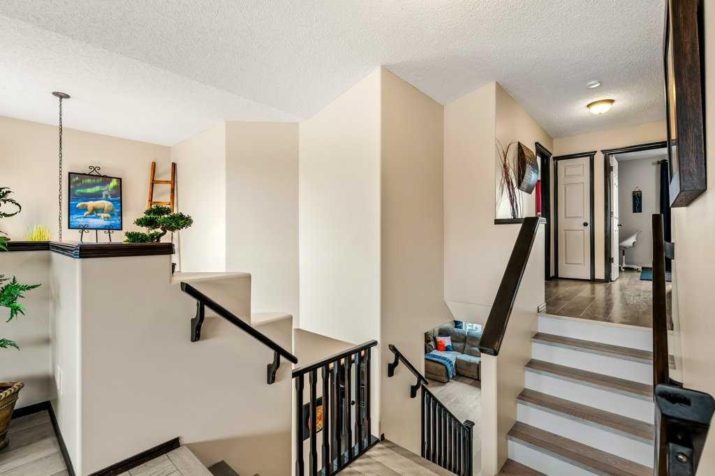 201 Pantego Road Nw, Calgary, AB - Indoor Photo Showing Other Room