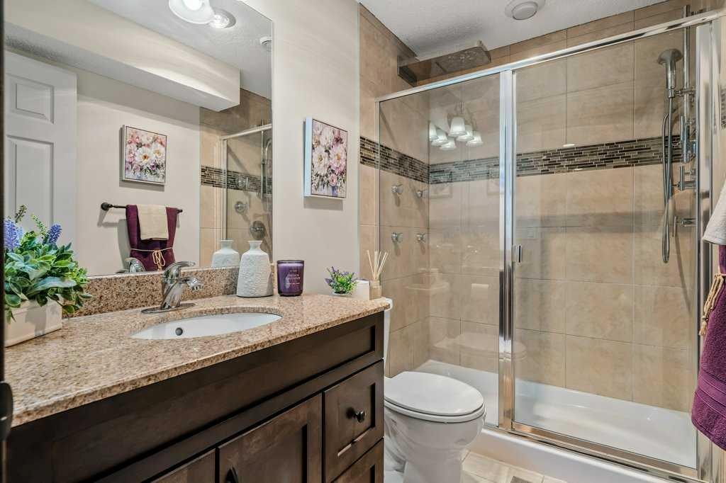 201 Pantego Road Nw, Calgary, AB - Indoor Photo Showing Bathroom