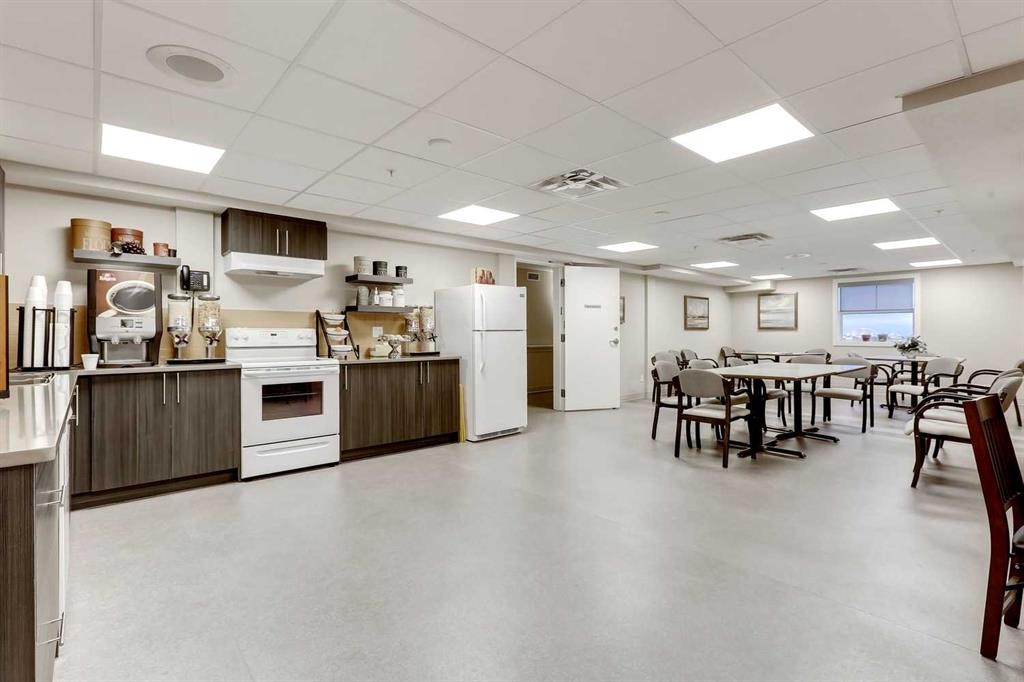 404-2635 Eversyde Avenue Sw, Calgary, AB - Indoor