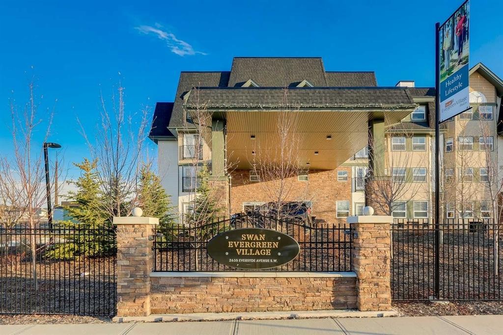 404-2635 Eversyde Avenue Sw, Calgary, AB - Outdoor