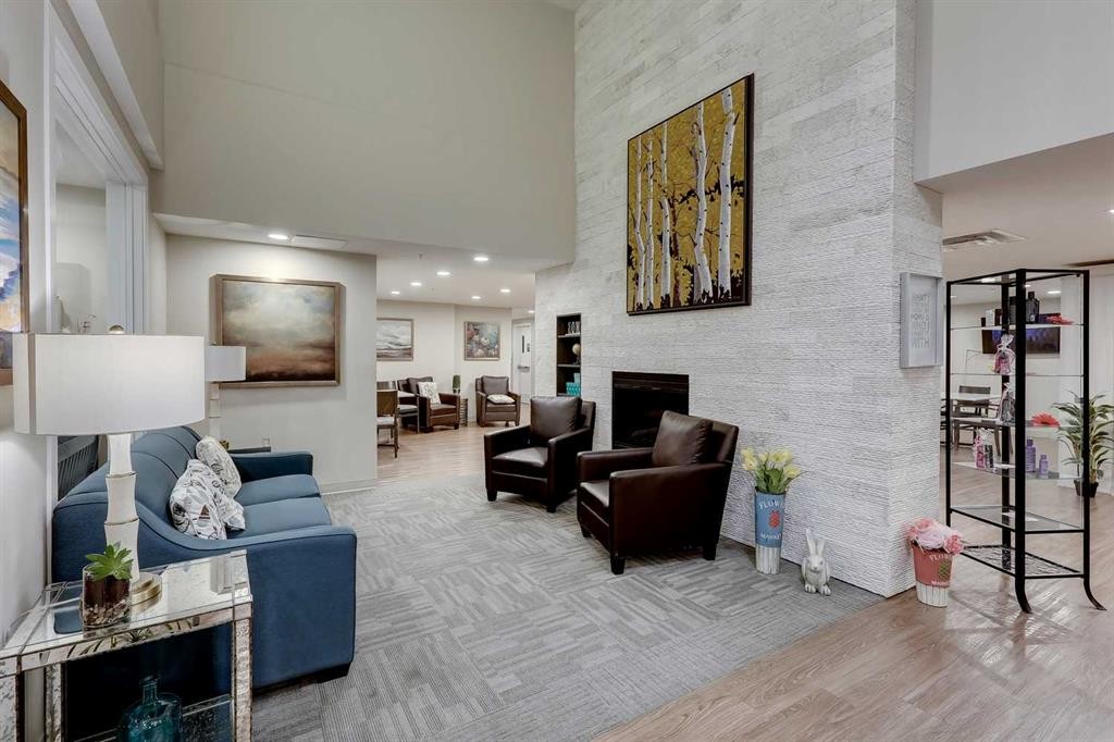 404-2635 Eversyde Avenue Sw, Calgary, AB - Indoor