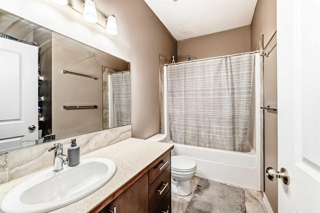 37 Skyview Ranch Gardens Ne, Calgary, AB - Indoor Photo Showing Bathroom