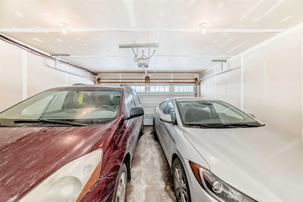 37 Skyview Ranch Gardens Ne, Calgary, AB - Indoor Photo Showing Garage