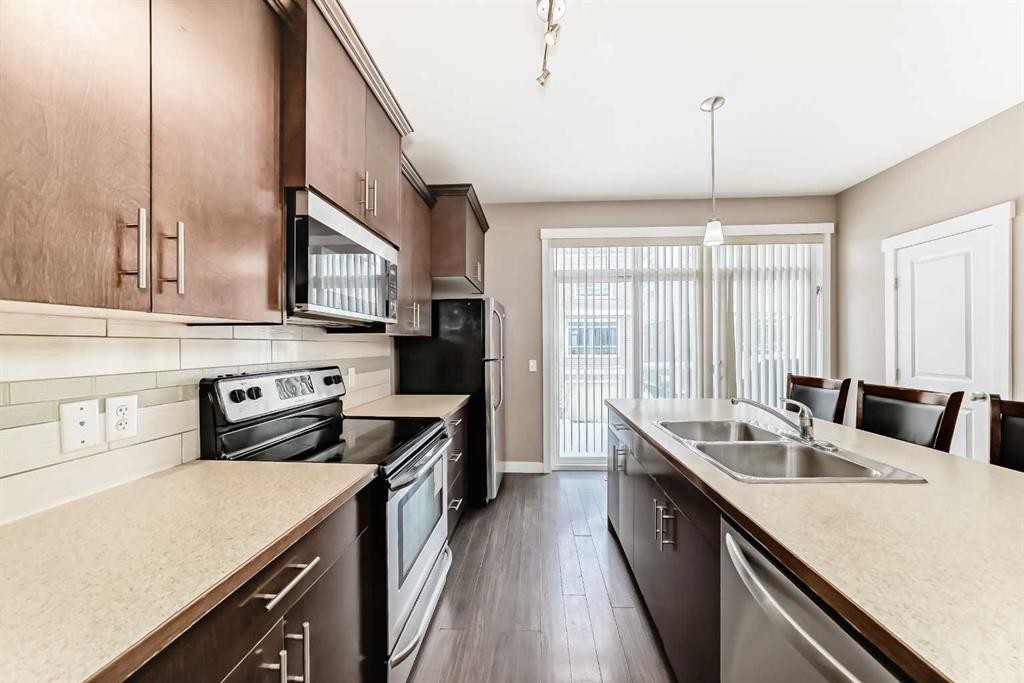 37 Skyview Ranch Gardens Ne, Calgary, AB - Indoor Photo Showing Kitchen With Double Sink With Upgraded Kitchen